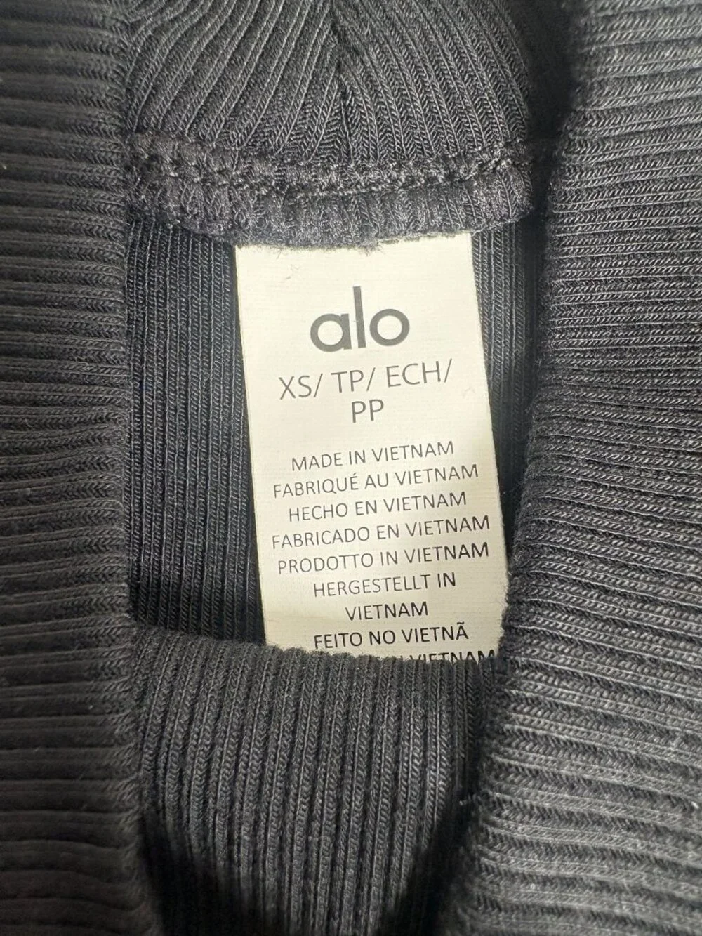 ALO Yoga Ribbed Mesh Secret Short Sleeve in Black